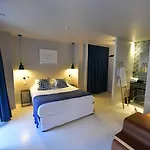 Отель Pont Levis Boutique - 50m Cite Remparts 4*