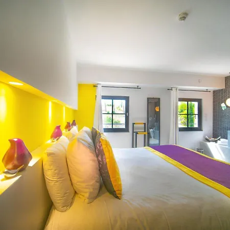 Hotel Pont Levis - Franck Putelat 4*