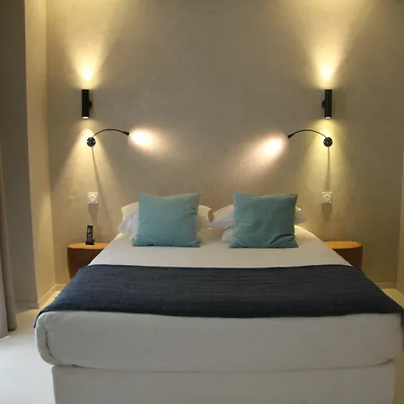 Hotel Pont Levis - Franck Putelat 4*