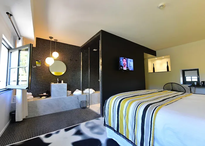 Hotel Pont Levis - Franck Putelat 4*